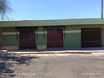 Casa - Venda - Vila Osvaldo Giacóia - Ribeirão Claro - PR